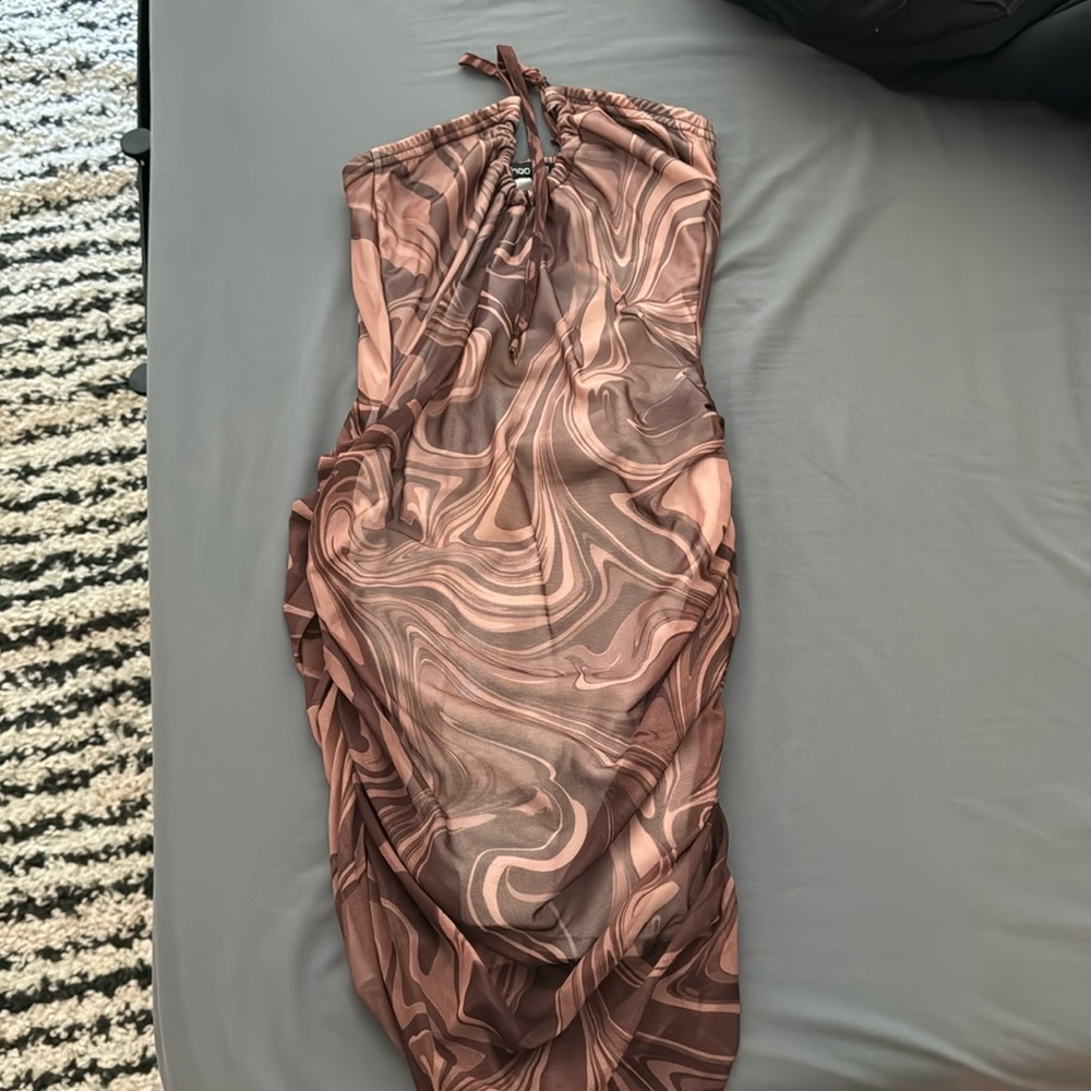 Strapless Ruched Body Midi Dress